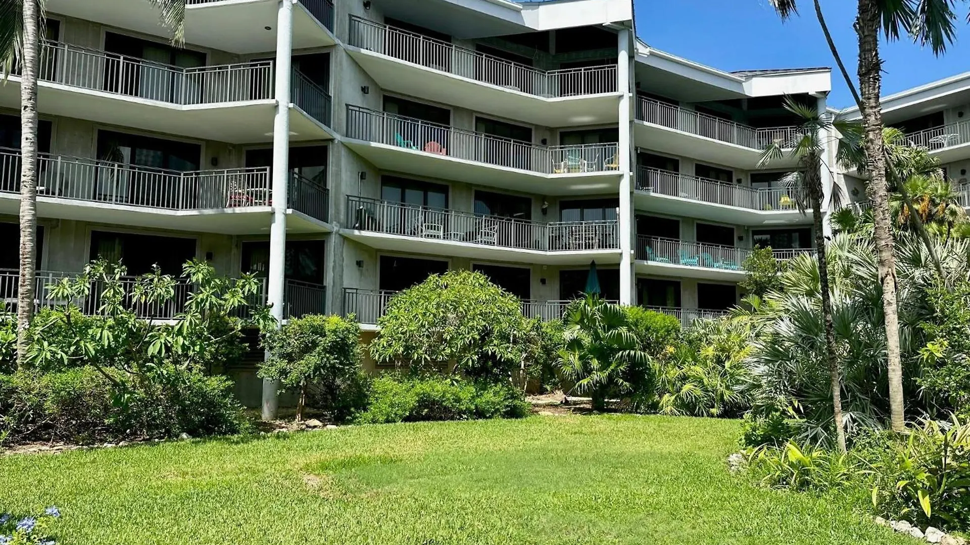 Beautifully Renovated Summer Of 2020 Come And Enjoy This Lovely Unit Key West